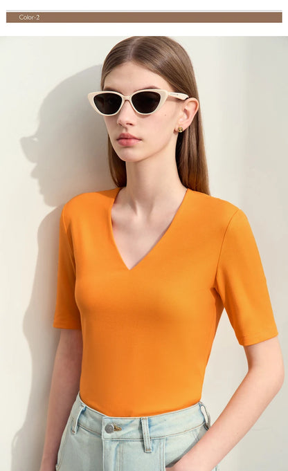 Damen T-Shirt im Minimalismus-Stil mit V-Ausschnitt und halben Ärmeln