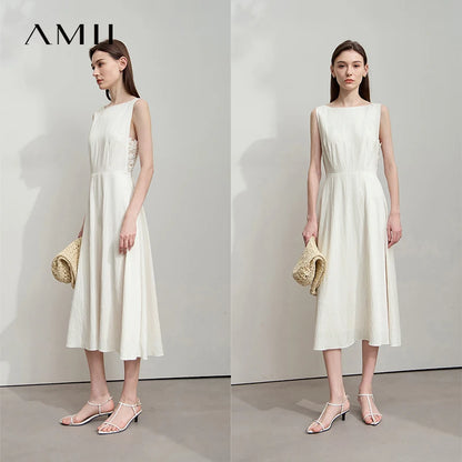 Elegantes Ärmelloses Damenkleid Mit Tailliertem Schnitt Und Spitze