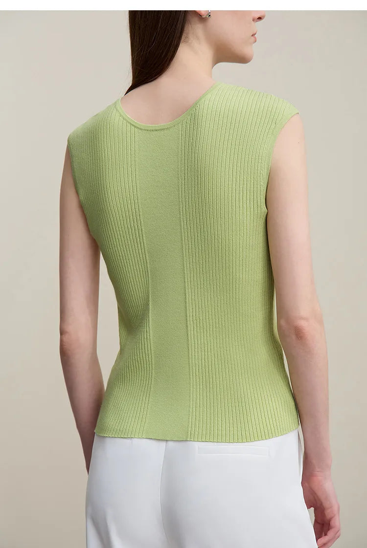 Hellgrüner ärmelloser Strickpullover mit Rundhalsausschnitt und feinem Rippenmuster