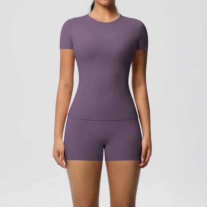Damen-Fitness-Set: Kurzarm-Top und Bike-Shorts in Pflaume