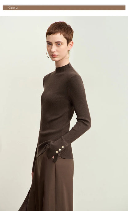 Damen-Strickpullover mit Stehkragen und Metallschnallen am Ärmelbund, dunkelbraun