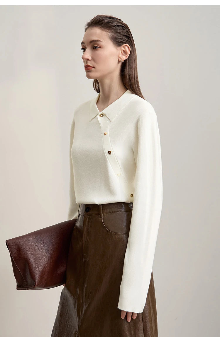 Beiger Damen-Strickpullover mit Knopfleiste und langem Ärmel, Vorderansicht im Profil