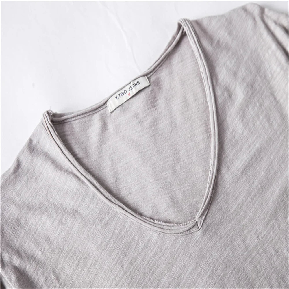 Herren T-Shirt im Casual-Stil mit V-Ausschnitt in einfarbigem Design