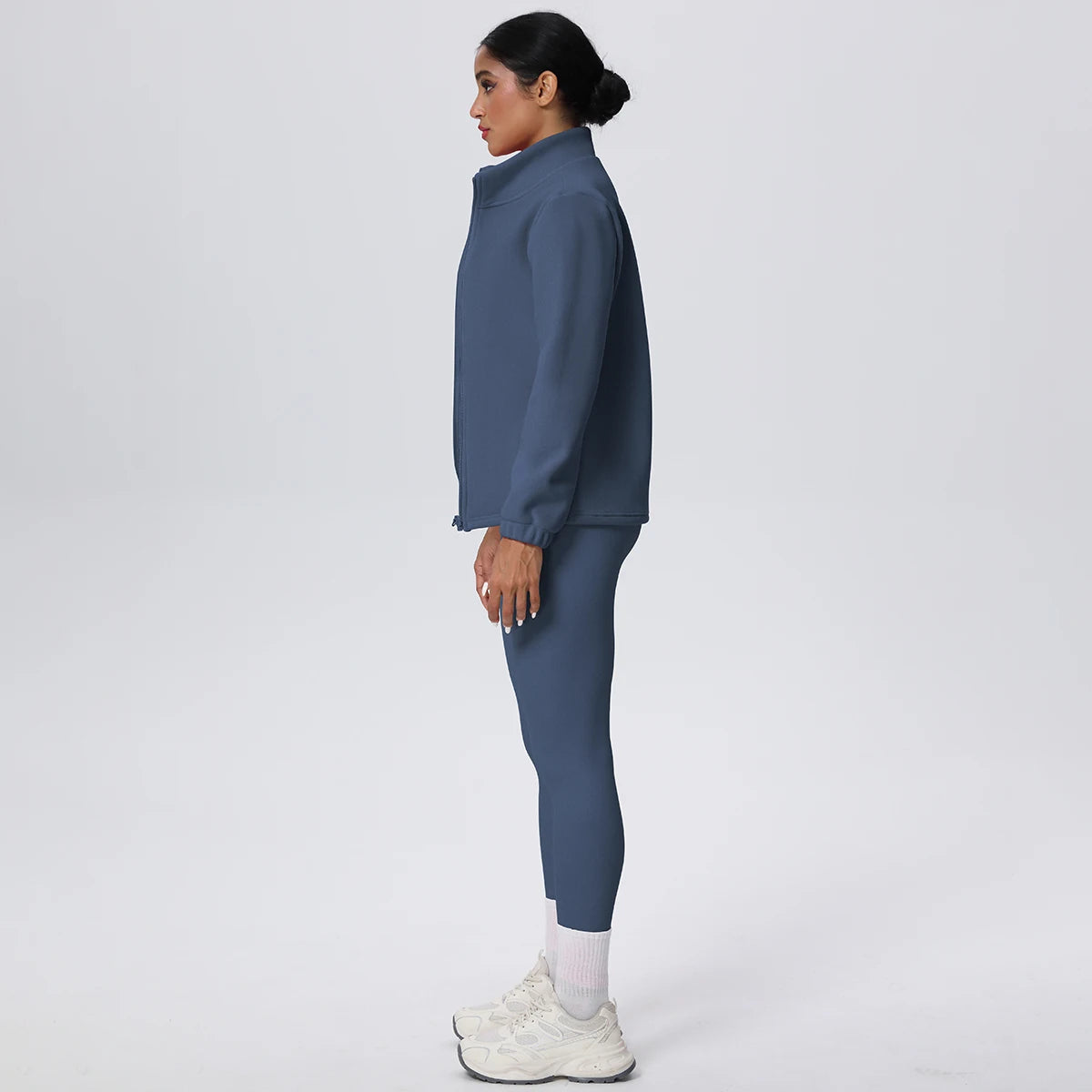 Damen Yoga-Set in dunkelblau: Zip-Jacke und Leggings mit weißen Bündchen am Wadenende