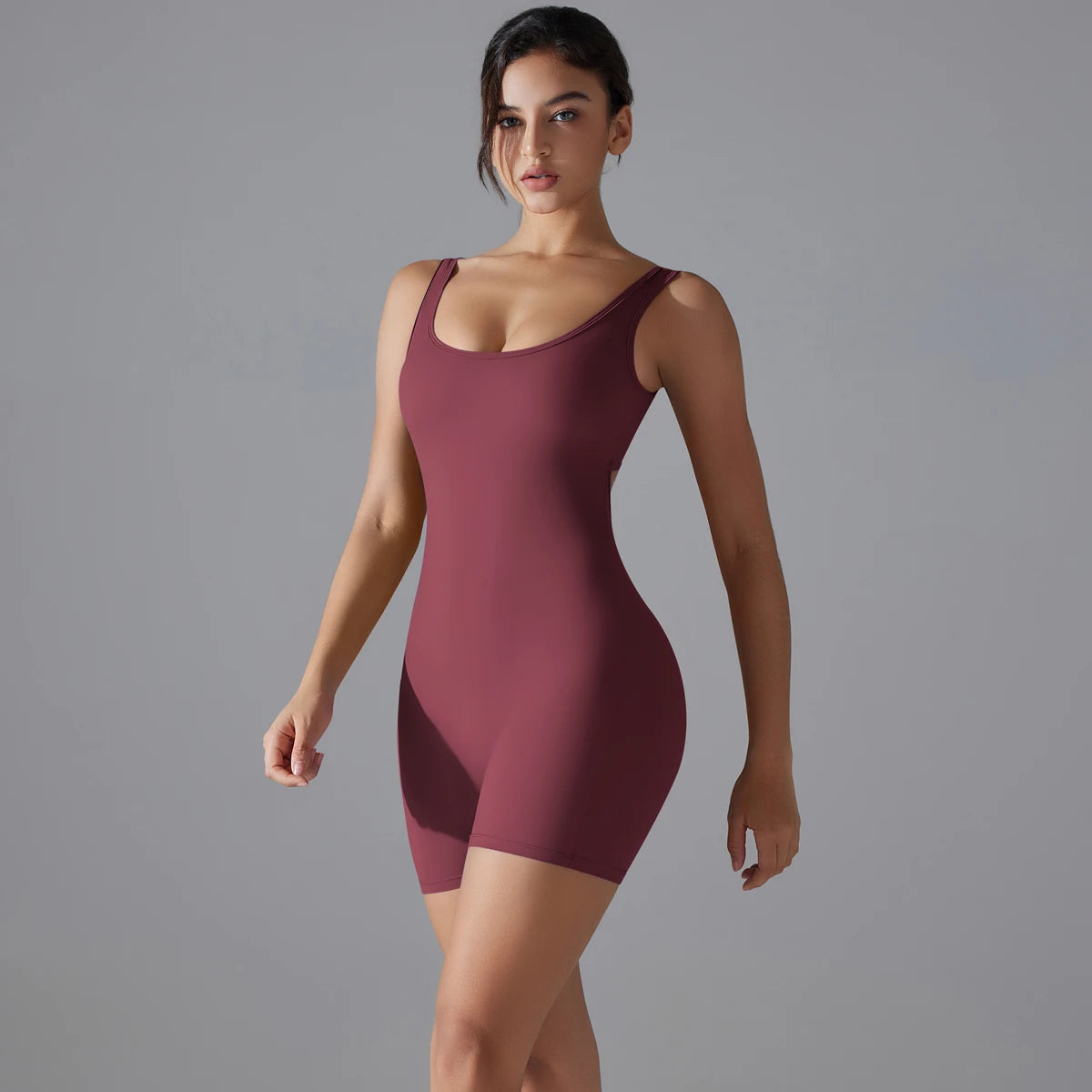 Weinroter ärmelloser Fitness-Bodysuit mit Rundhalsausschnitt, kurz geschnitten