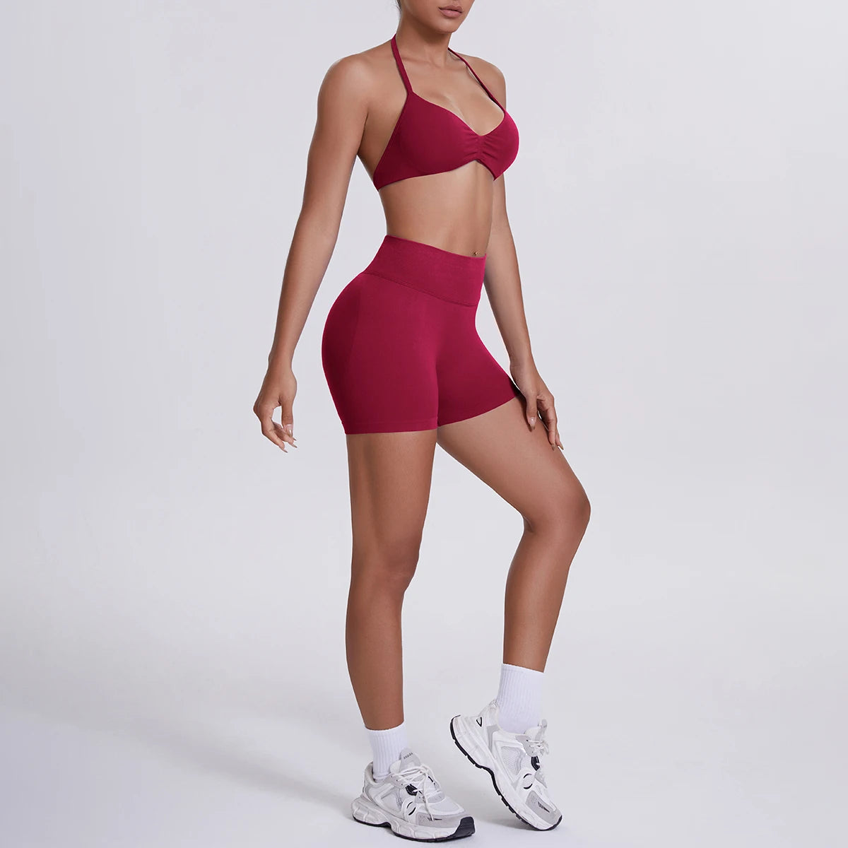 Nahtloses Yogaset in Beerenton: BH mit schmalen Trägern und kurze High-Waist-Leggings