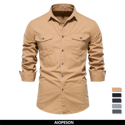 Herren Hemd im einfarbigen Militärstil mit Taschen für den Herbst