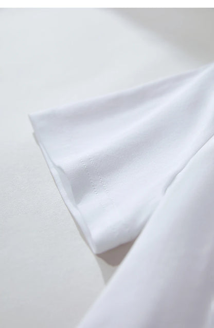 Damen T-Shirt im Minimalismus-Stil mit coolem Druck aus antimikrobieller Baumwolle