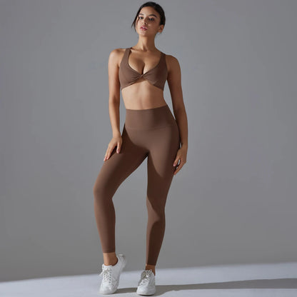 Damen-Yoga-Set in Braun: Sport-BH mit breiten Trägern und Leggings, Ganzansicht