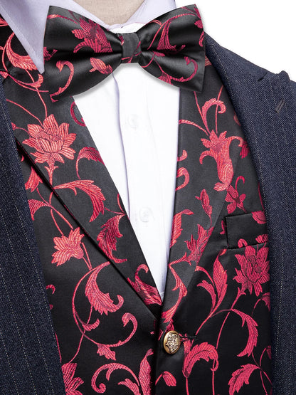 Dunkle Herrenweste mit Schmetterlingsfliege und roten Blumenmuster-Details