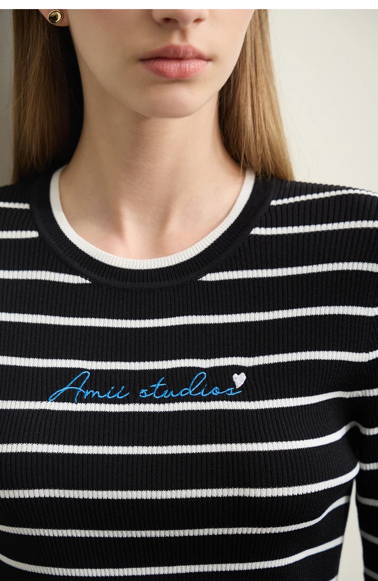 Damen gestreiftes Hemd mit Rundhals und schöner Stickerei für den Sommer