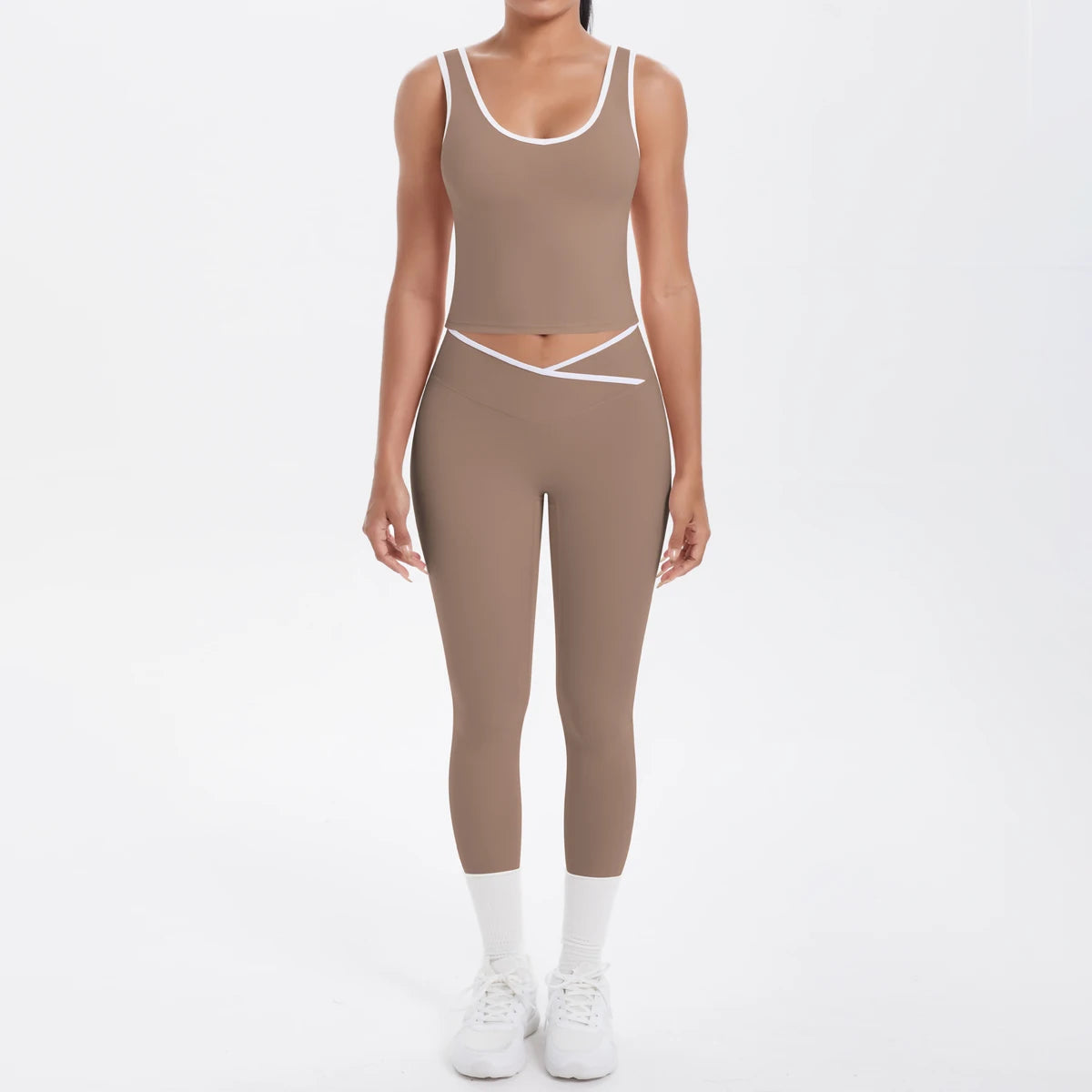 Yoga-Set für Damen in Braun: Crop-Top und 3/4-Leggings mit weißen Kontrastkanten