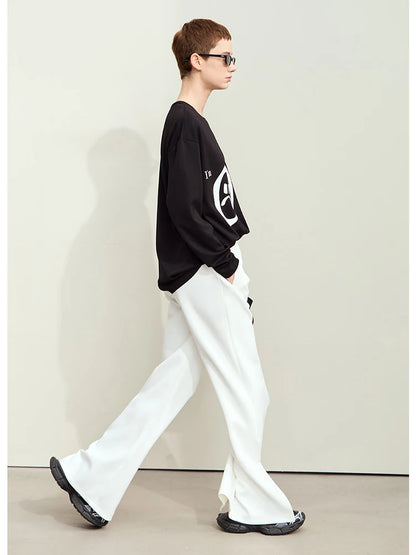 Damen T-Shirt im minimalistischen Stil mit Rundhalsausschnitt und Druckdesign