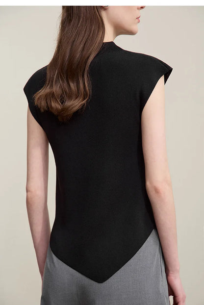 Schwarzes Stricktop hinten mit Mock Neck und kurzen Ärmeln, asymmetrischer Saum