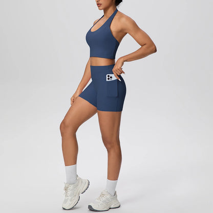 Dunkelblaues Yoga-Set mit Sport-BH und Shorts, seitliche Eingrifftasche