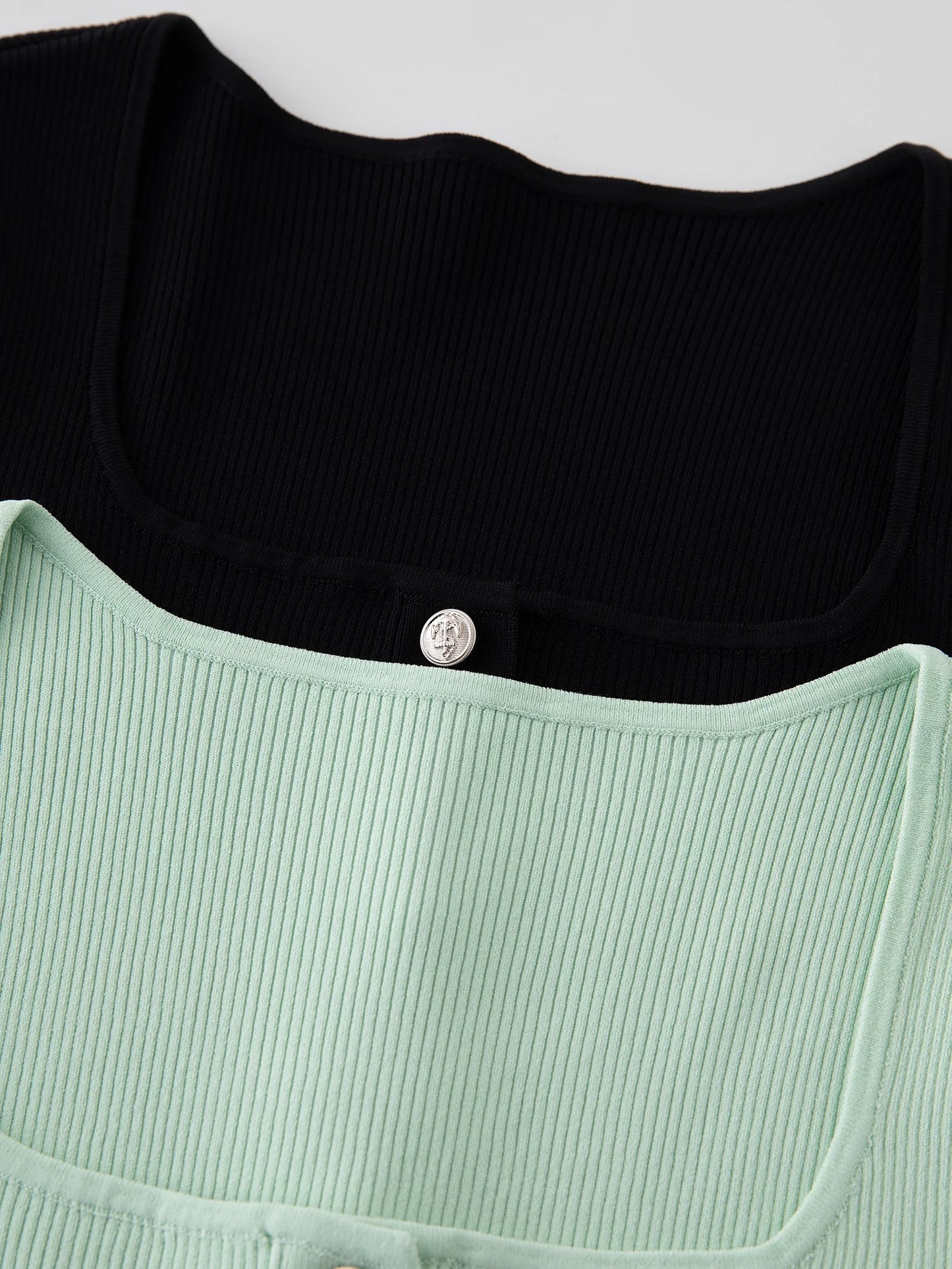 Damen-Spitzenbluse mit Samtfutter im sanften Stil – Winterliches schwarzes Spitzen-Shirt für Büro-Looks