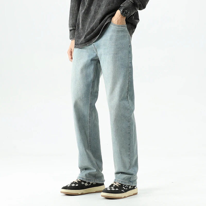 Männer Jeans im klassischen Stil mit losem Schnitt und Taschen