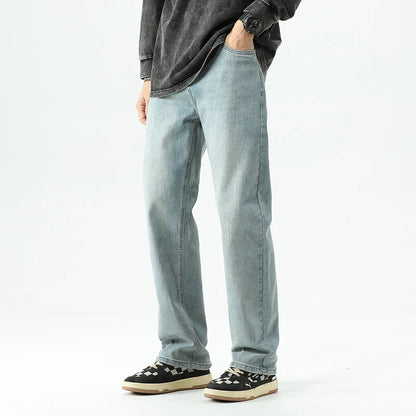 Männer Jeans im klassischen Stil mit losem Schnitt und Taschen