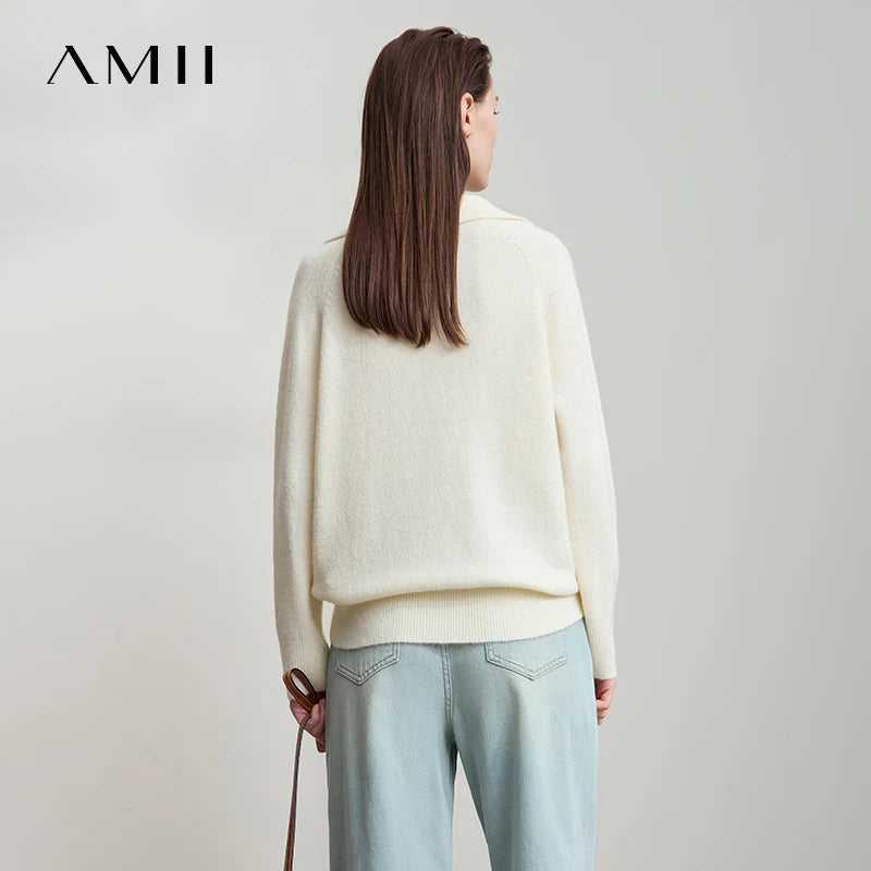 Beiger Strickpullover mit langen Ärmeln, lockerer Passform und geripptem Saum