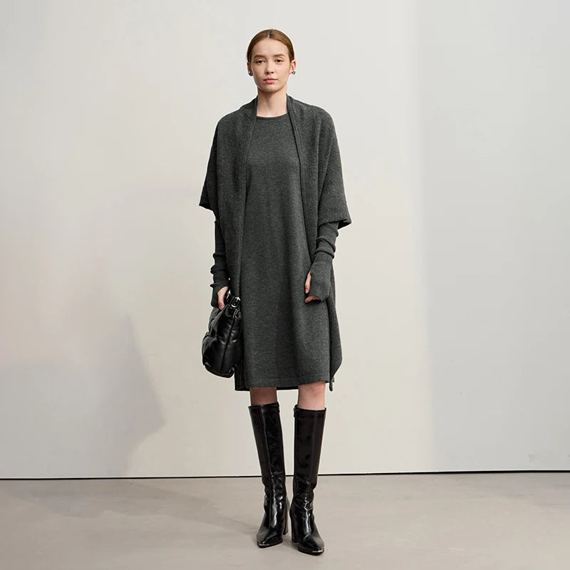 Dunkelgraues Damen-Strickkleid mit kurzem Ärmel, Rundhalsausschnitt und komfortablem Schnitt
