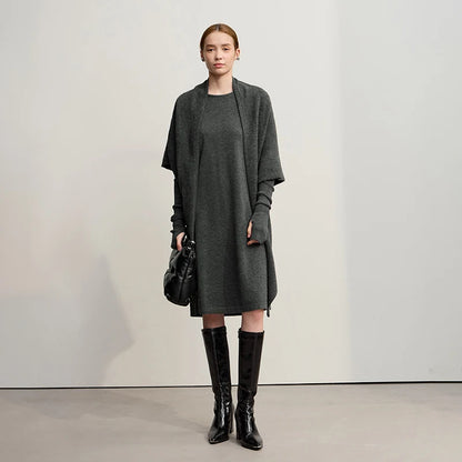 Dunkelgraues Damen-Strickkleid mit kurzem Ärmel, Rundhalsausschnitt und komfortablem Schnitt