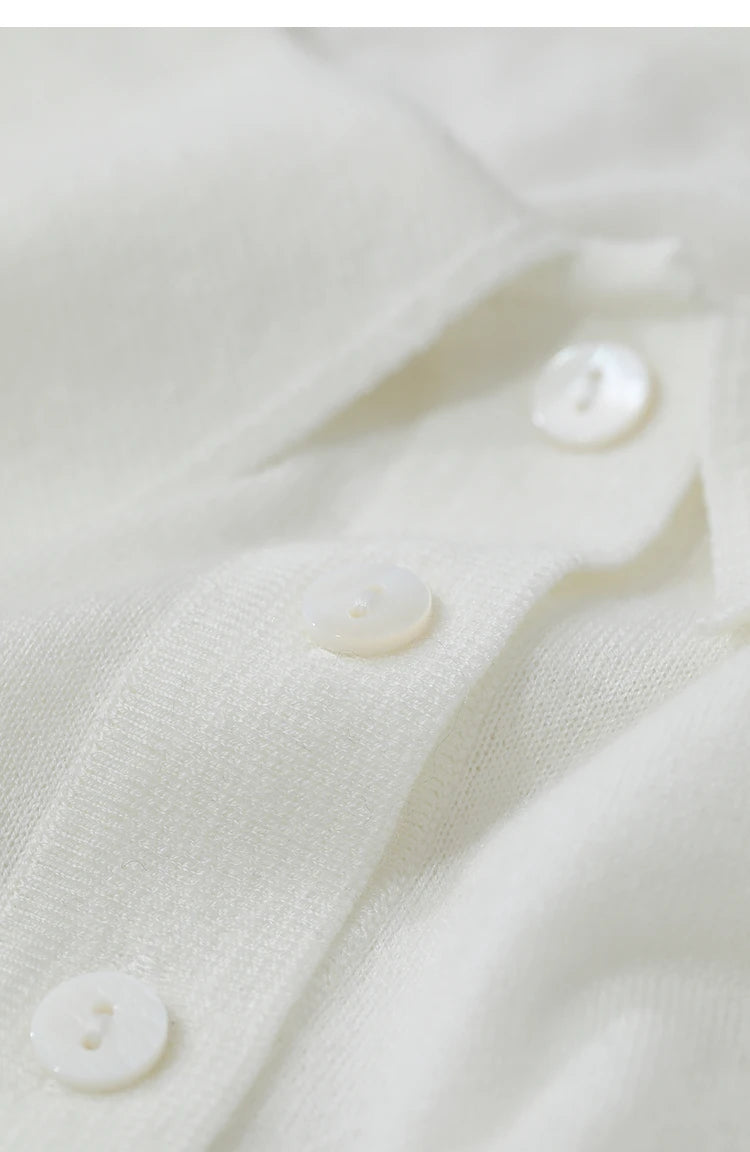 AMII Damenpullover beige, Knöpfe an der Vorderseite, feine Strickstruktur