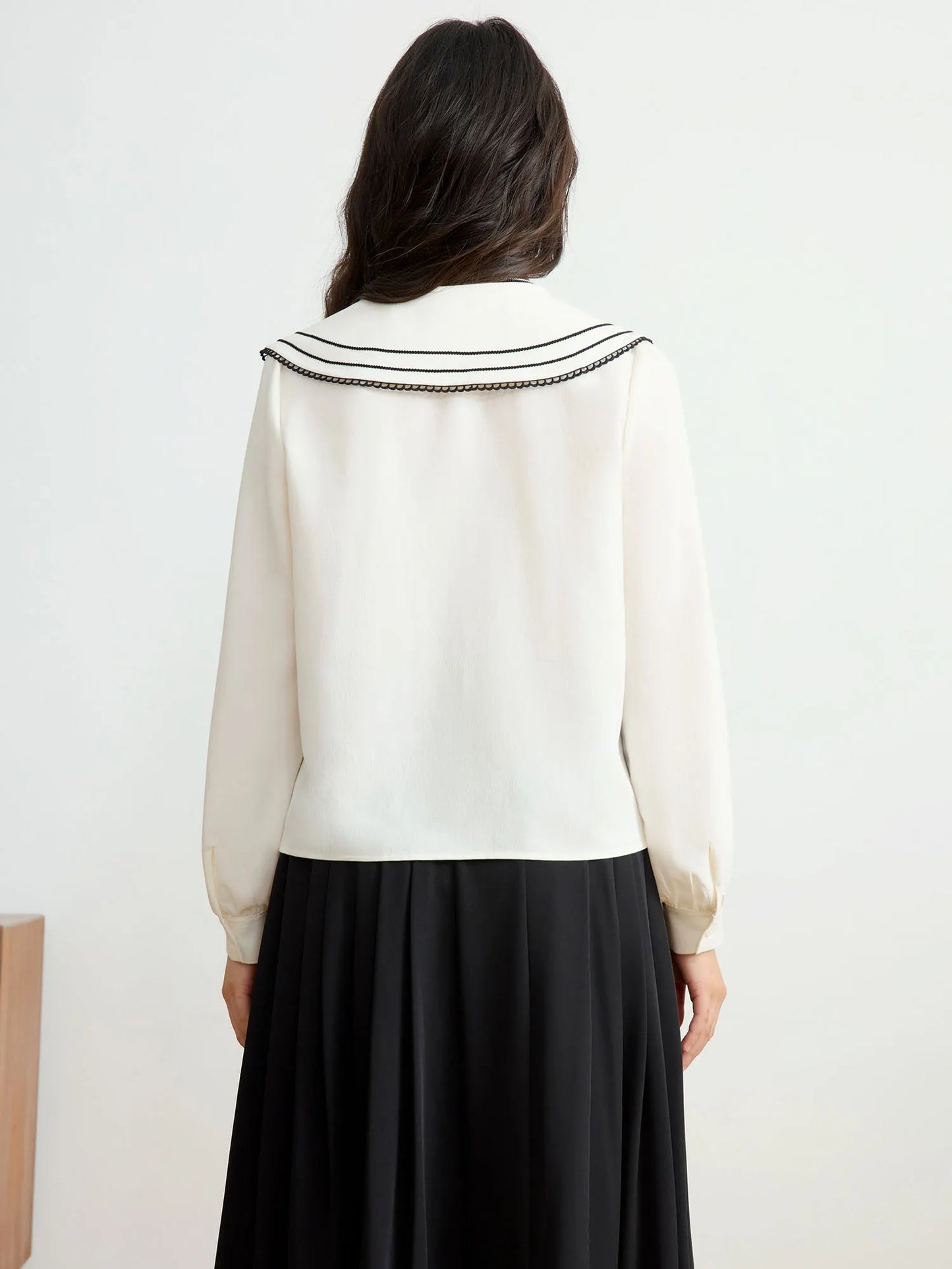 Feminine Damenbluse mit Kragen und gewelltem Detail – schmeichelhaftes Shirt für Büro und Freizeit