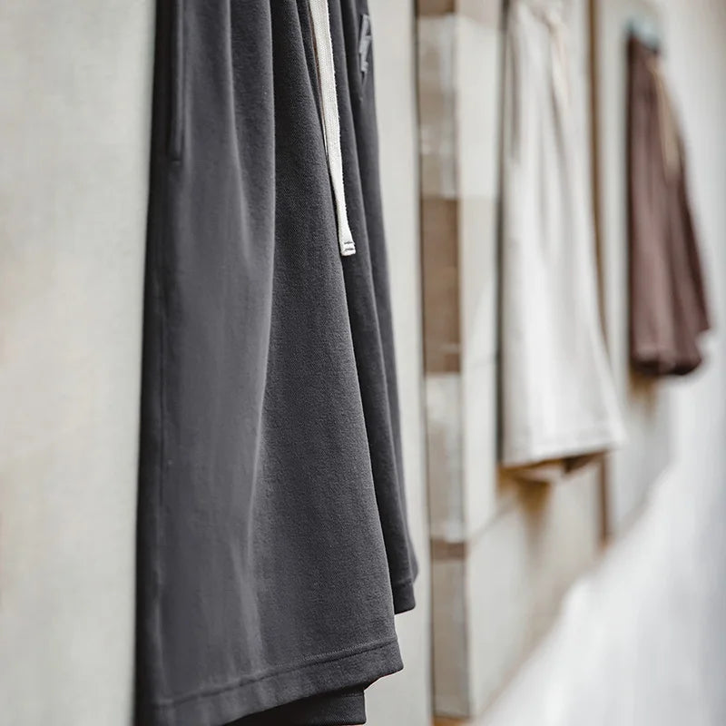 Herren Freizeitshorts aus atmungsaktivem Material mit gesticktem Blitzdesign
