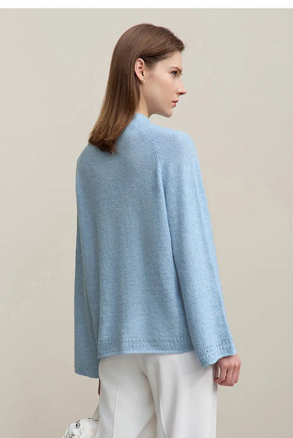 Wollstrickpullover himmelblau, Rückansicht, Stehkragen-Ausschnitt, lockerer Schnitt