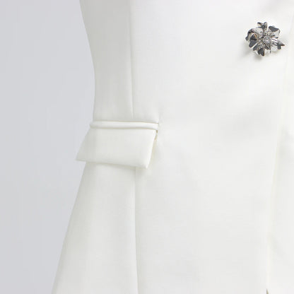 Elegantes Damenkleid mit Rundhalsausschnitt, kurzen Ärmeln und Pailletten-Patchwork-Design – ideal für besondere Anlässe.
