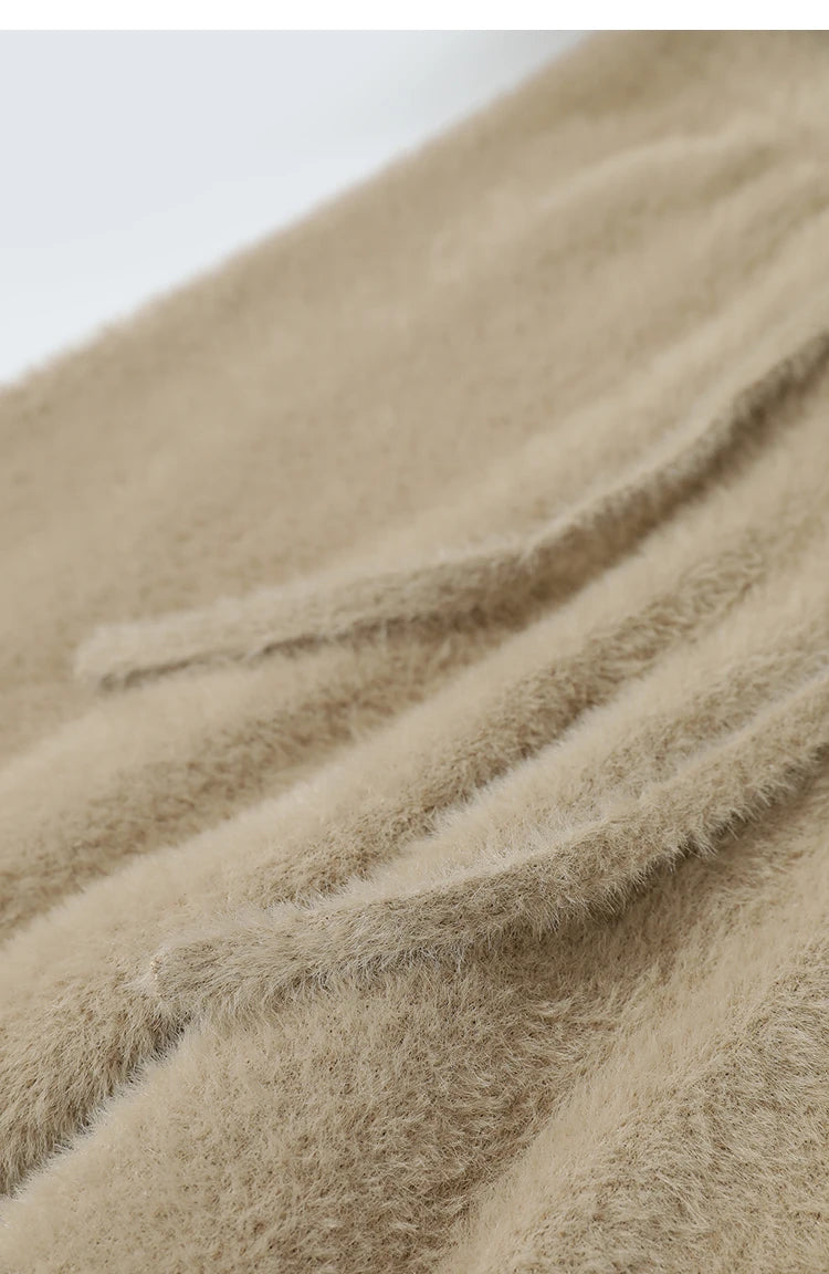 Fuzzy-Hosenbein mit feiner Faltenlinie, taupefarben