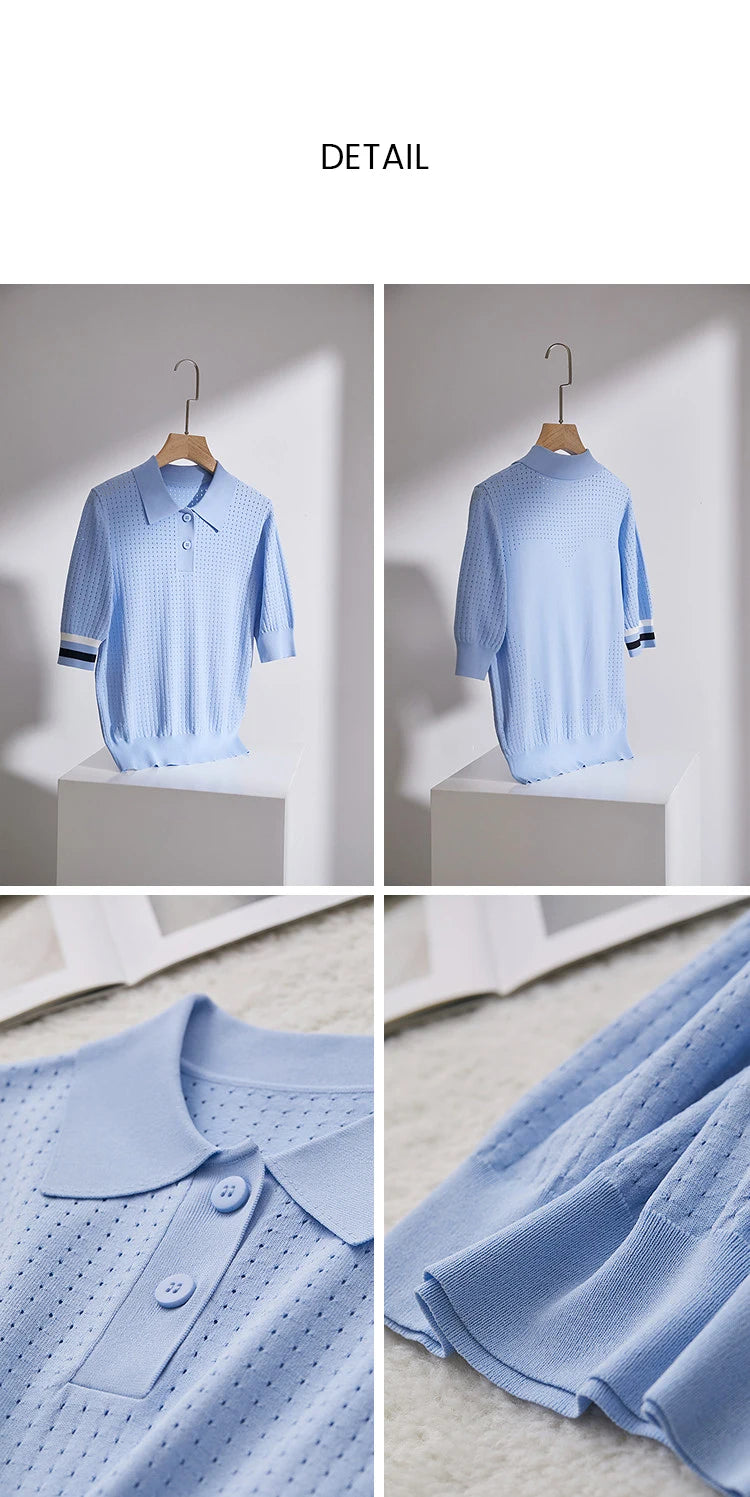 Hellblaues Strick-Poloshirt Detail: Kragen, Knopfleiste und Musterstruktur am Stoff