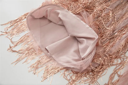 Ärmelloses A-Linien-Kleid mit Rückenausschnitt und Applikationen – femininer Look mit eckigem Ausschnitt und hohem Bund