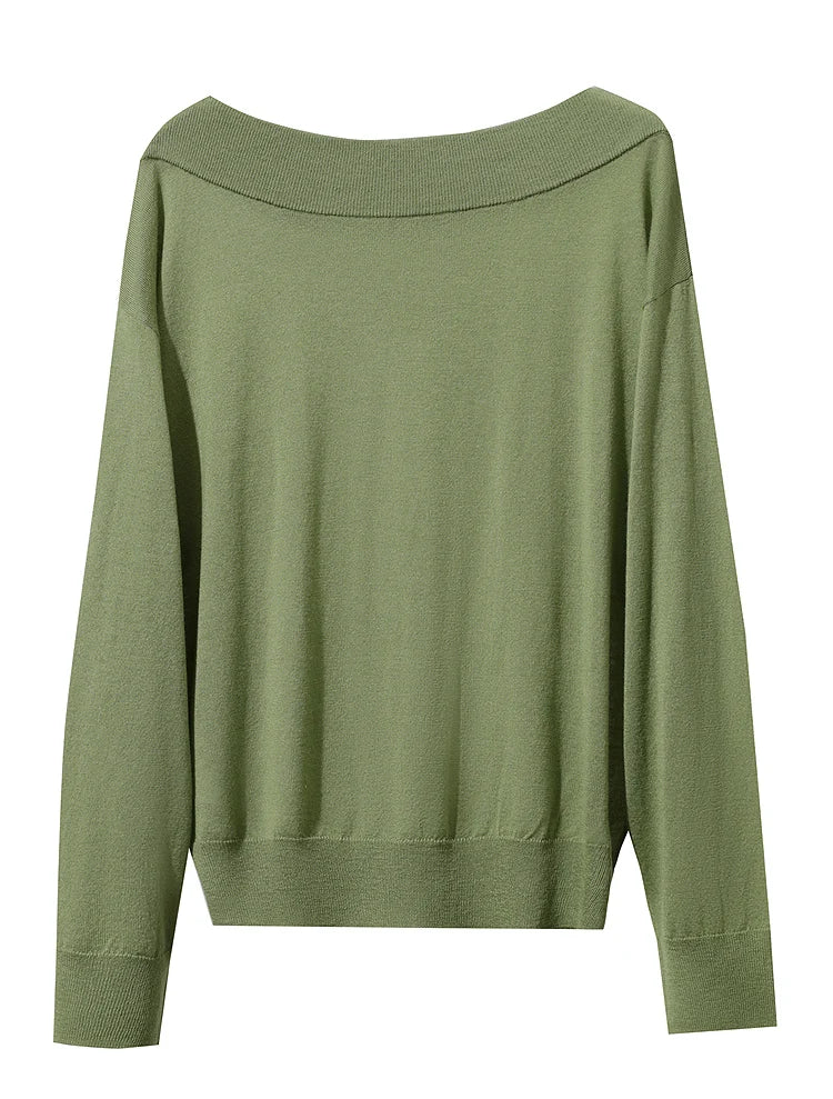 Olivgrüner Damen-Strickpullover mit Rundhalsausschnitt hinten und leicht ausgestellter Silhouette