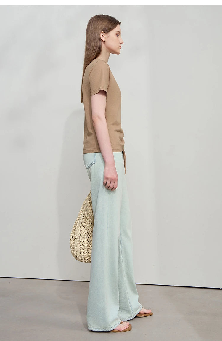 Damen T-Shirt im minimalistischem Stil mit V-Ausschnitt und Plissee-Details