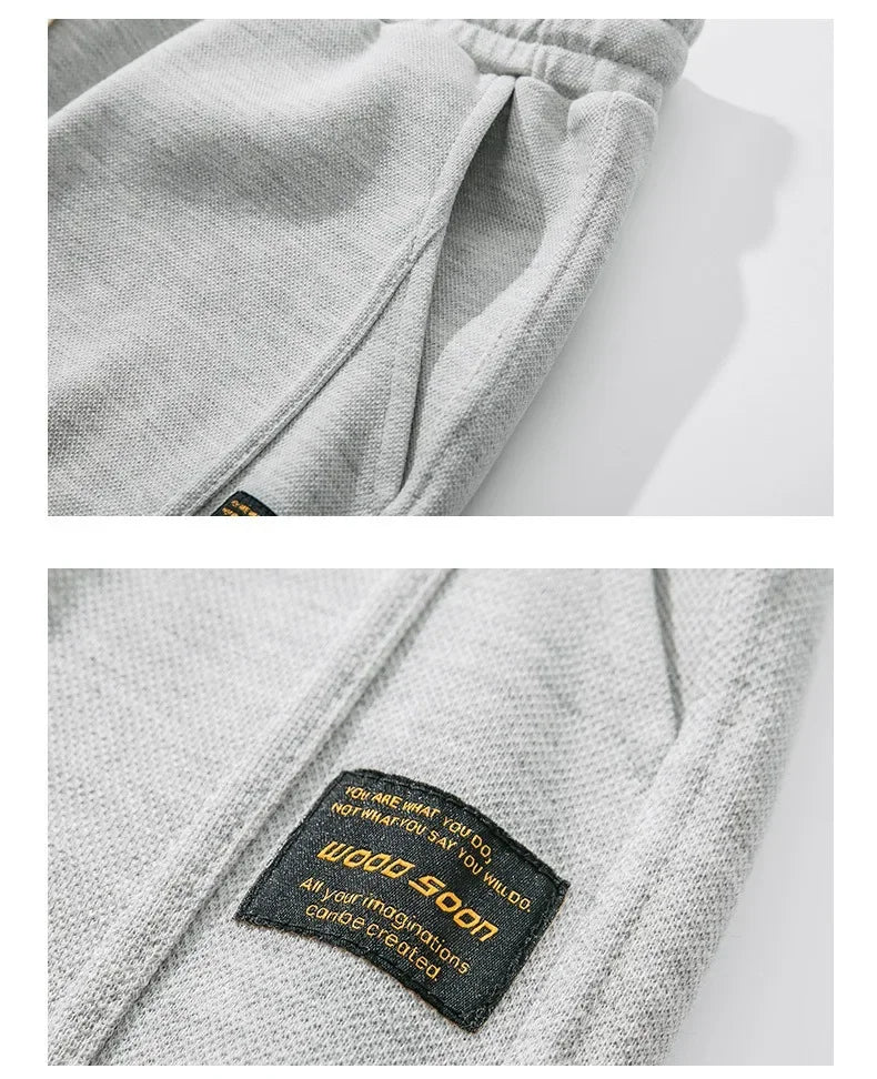 Leichte Herren-Strickjacke mit Waffelstruktur, Taschen und Reverskragen – ideal für Frühling und Herbst.