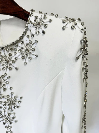 Zweiteiliges Damen-Set mit Rundhals und langen Ärmeln, verziert mit Diamant-Details, bestehend aus einem Oberteil und einem hoch taillierten Rock mit Patchwork-Taschen.