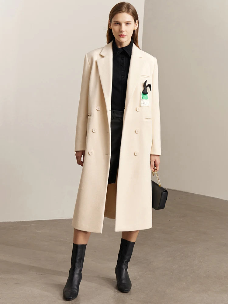Damen Mantel im minimalistischen Stil mit umlegekragen und Taschen für den Winter