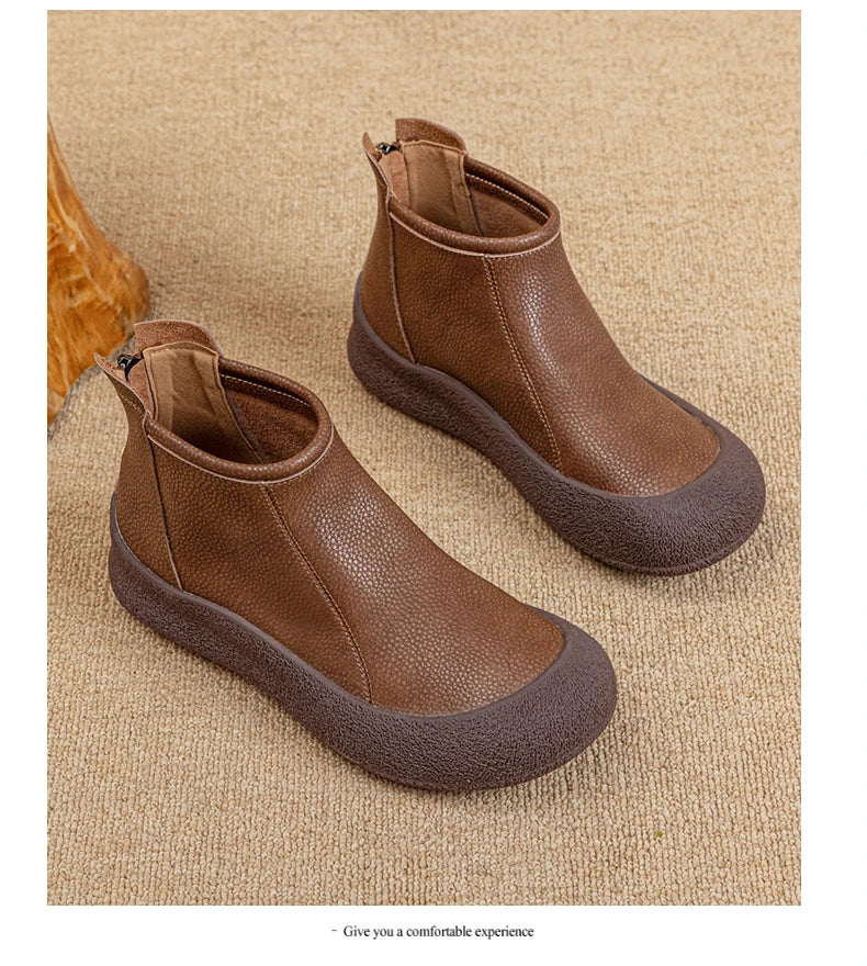 Damen-Stiefeletten aus Leder, braun, flach, runder Zehenbereich, seitliche Innennaht sichtbar