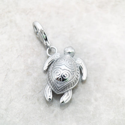 Schildkröten-Charm-Anhänger aus 925er Sterlingsilber, Nahansicht der Reliefzeichnung
