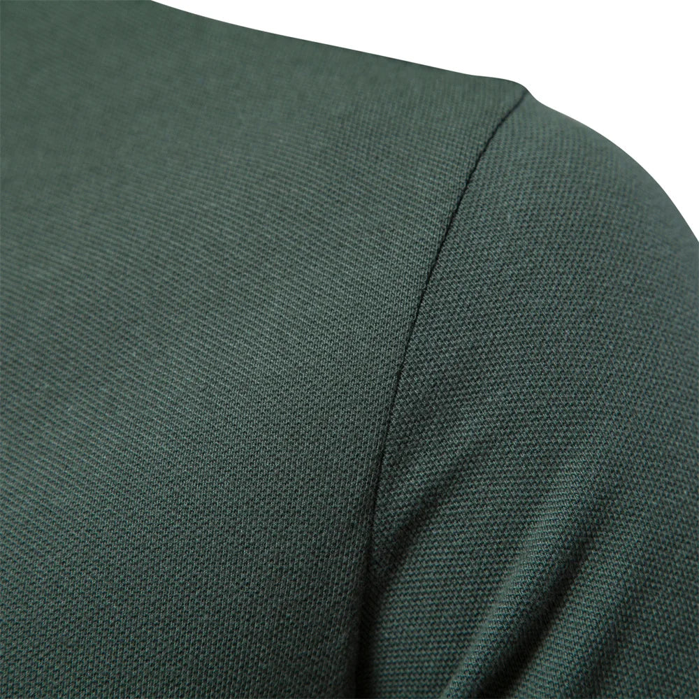 Herren Poloshirt aus 100 Prozent Baumwolle mit lässigem Stehkragen für den Sommer