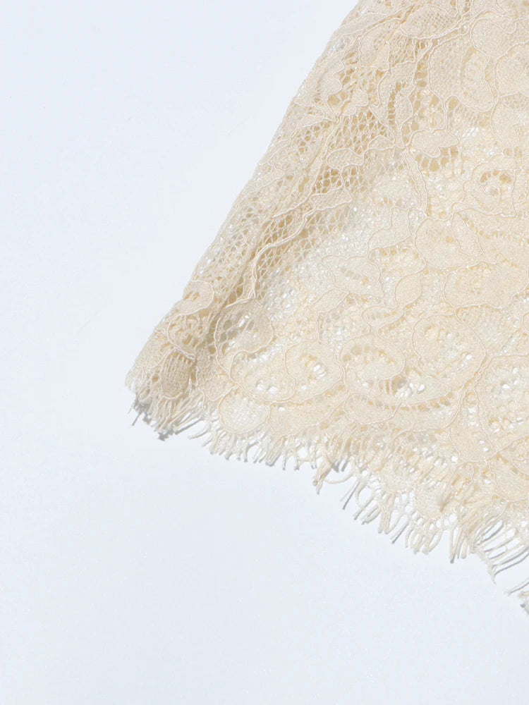 Elegantes Damenkleid mit 3D-Blumen, schulterfreiem Ausschnitt und langen Ärmeln – Patchwork-Design mit Schnürung.