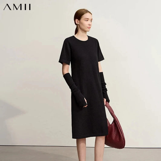 Schwarzes Damen-Strickkleid mit Rundhalsausschnitt und kurzem Ärmel, geradem Schnitt