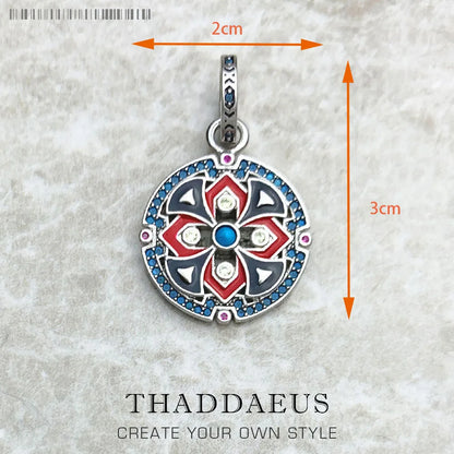 925er-Sterlingsilber-Anhänger: runde Mandala mit blauem Mittelstein, farbigen Details