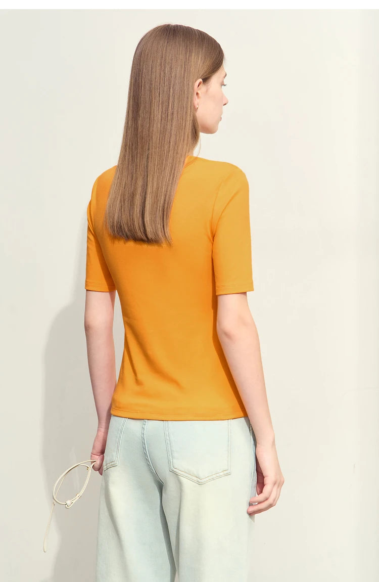 Damen T-Shirt im Minimalismus-Stil mit V-Ausschnitt und halben Ärmeln