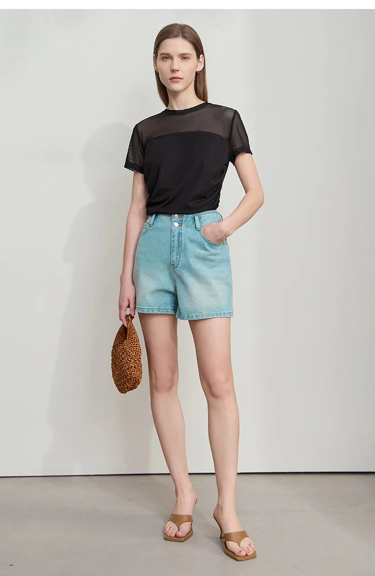 Damen T-Shirt im minimalistischen Sommerstil mit Rundhalsausschnitt und figurformendem Schnitt