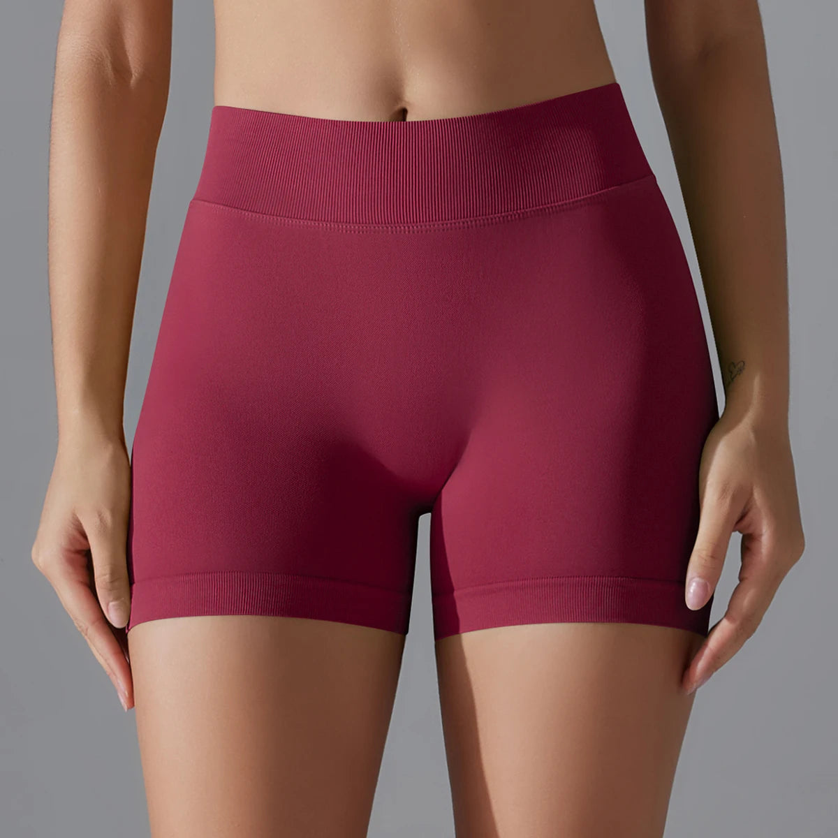 Nahtlose Yoga-Shorts in Weinrot mit hohem Taillenbund, kurze Leggingsform