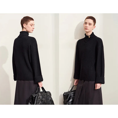 Damen-Pullover aus Rippenstrick, schwarz, hoher Kragen, lange Ärmel, Metallknopf am Kragen