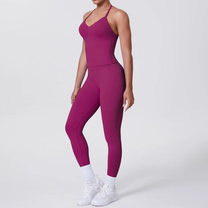 Damen-Yoga-Set in Beere: Trägertop mit V-Ausschnitt und eng anliegende Leggings