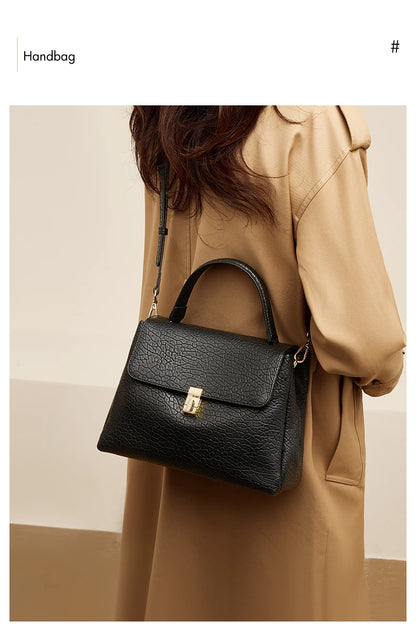 Damen-Schultertasche aus Spaltleder mit Lychee-Muster und Klappen-Verschluss in Weiß oder Schwarz